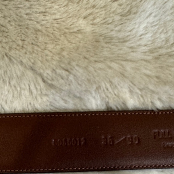 Elegant Brown Leather Belt with Gold Buckle - Picture 3 of 4